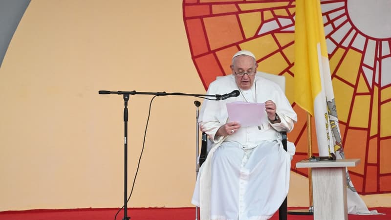 Accueilli avec ferveur à Kinshasa, le pape dénonce le 