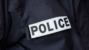 Un badge de la police sur une veste (Photo d'illustration).