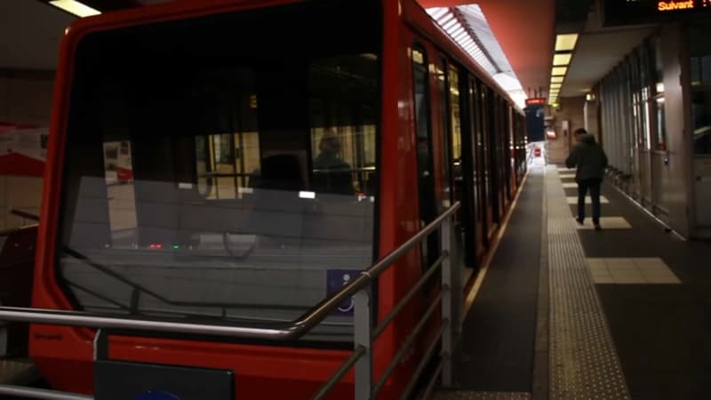 Le funiculaire F1 à l'arrêt à Lyon.