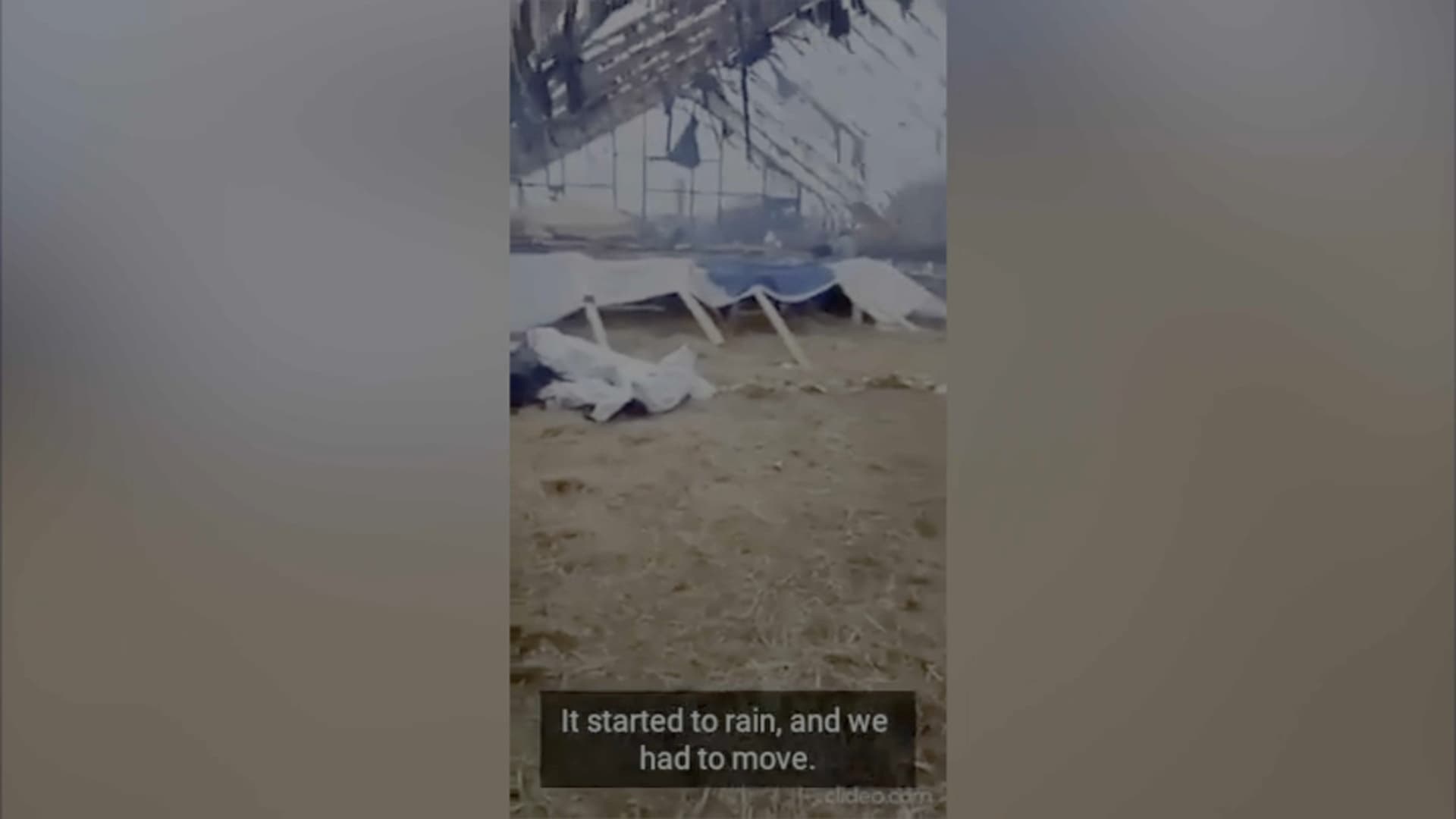 Tentes évacuées dans un bivouac russe.