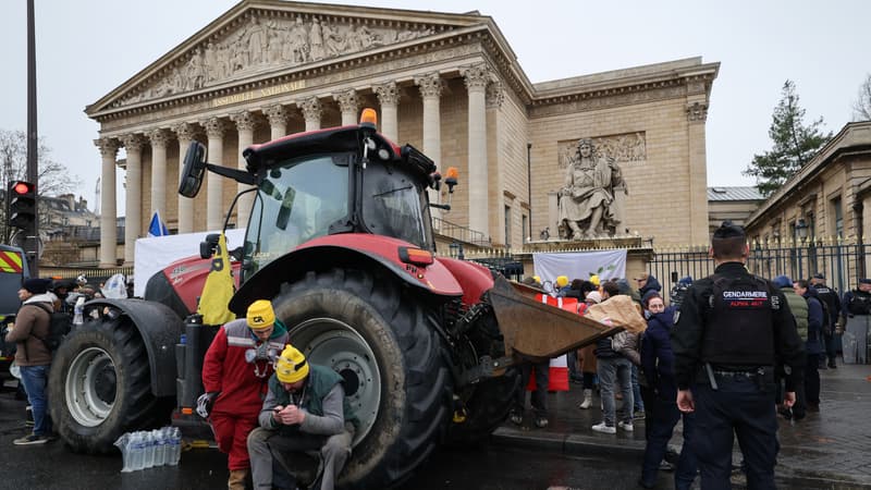 Colère agricole: comment des tracteurs sont-ils entrés dans Paris malgré les consignes de fermeté des autorités?