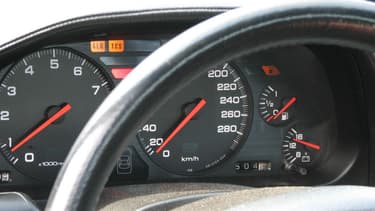 Un véhicule d'occasion sur deux fait l'objet d'une fraude à la revente. L'une des arnaques les plus courantes porte sur le compteur truqué.