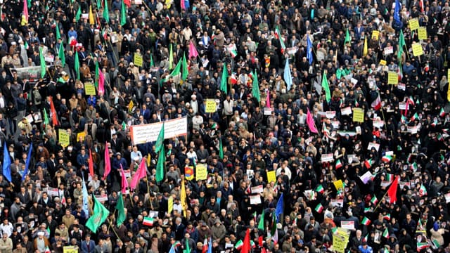 Des manifestants pro-gouvernement à Téhéran, capitale iranienne, le 25 novembre 2019
