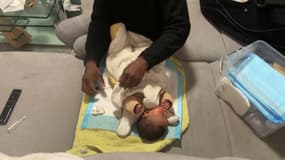 Raphael, un bébé né en décembre 2024 et qui fait partie de l'unité mobile de néonatologie de Lyon. 