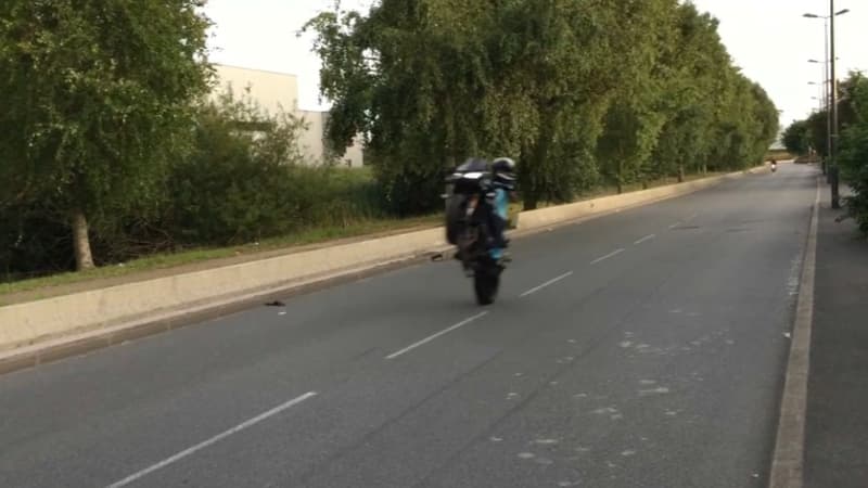 Un conducteur de deux-roues se livrant à un rodéo sauvage. (Photo d'illustration)