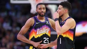 Mikal Bridges et Devin Booker 