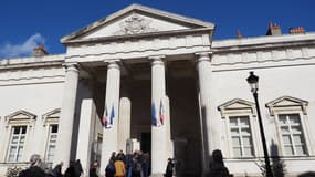 L'homme est jugé par la cour d'assises du Loiret, à Orléans.