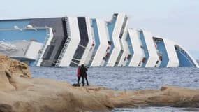 Le paquebot Costa Concordia échoué sur l'île italienne du Giglio avant le début des opérations de démantèlement.