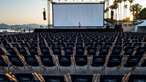 Le cinéma à la plage du Festival de Cannes sur la place Macé, le 11 juillet 2021. 