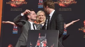 Jennifer Lawrence, entouré de ses deux partenaires d'Hunger Games,