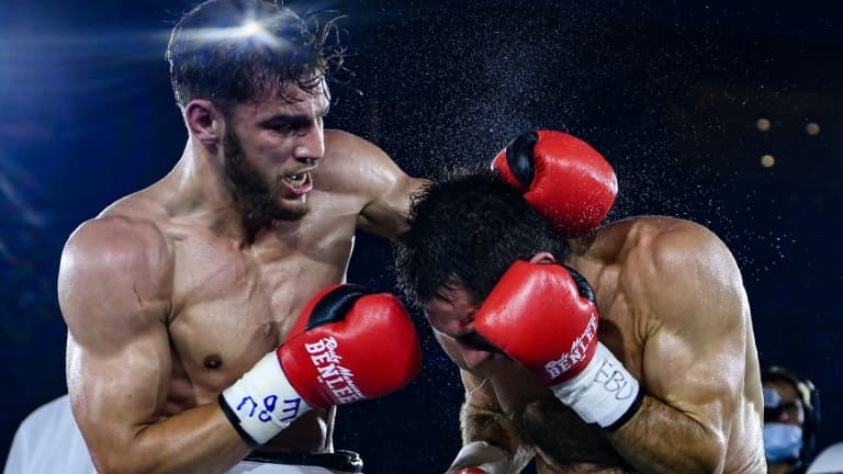 Mathieu Bauderlique (à gauche) contre le Russe Igor Mikhalkin en septembre 2021 Mathieu Bauderlique (à gauche) contre le Russe Igor Mikhalkin en septembre 2021