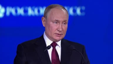 Vladimir Poutine à Saint-Pétersbourg le 17 juin 2022. 