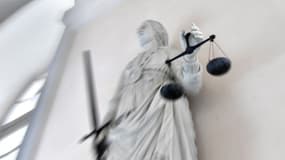 Un père de famille, jugé coupable de viol et d'agression sexuelle sur sa fille aînée, été condamné à douze ans de prison à Lyon.