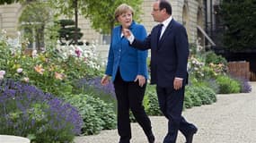 Un entretien jeudi soir avec Angela Merkel à Berlin est au menu de l'agenda de rentrée de François Hollande, aux affaires depuis un peu plus de 100 jours. /Photo prise le 27 juin 2012/REUTERS/Michel Euler/Pool