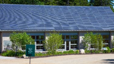 Le milliardaire américain, propriétaire de Tesla et Solar City entend commercialiser des toitures solaires personnalisées. (image d'illustration).