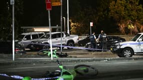 La police intervient sur les lieux après une attaque terroriste à Bondi Beach, à Sydney, le 14 décembre 2025.