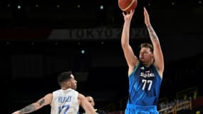 Le Slovène Luka Doncic, auteur de 48 points contre l'Argentine, lors de leur match du 1er tour, le 28 juillet 2021 aux Jeux Olympiques de Tokyo 2020