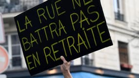 Un panneau lors de la manifestation à Paris le 11 février 2023 contre la réforme des retraites 