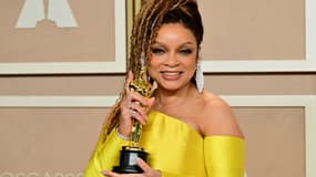 Ruth Carter avec le deuxième Oscar de sa carrière, le 13 mars 2023