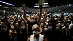 Dans la fosse de Bercy avant le concert d'Indochine, le 29 mai 2021 à Paris