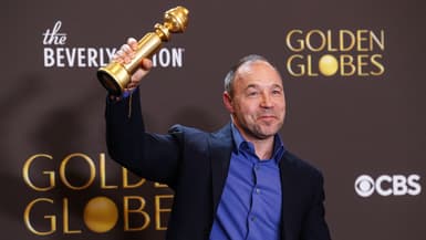 Stephen Graham avec son Golden Globe, le 14 janvier 2026