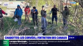 Hautes-Alpes: une vingtaine de volontaires nettoient les canaux à Chabottes