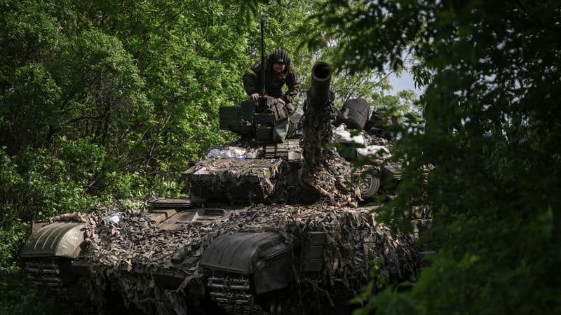 Un soldat ukrainien sur un tank à Lisichansk, le 20 mai 2022