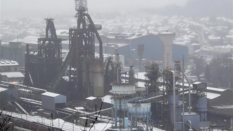 Une semaine après l'accord avec le gouvernement français sur l'avenir du site mosellan de Florange, ArcelorMittal a annoncé vendredi que son programme d'investissements débuterait au premier trimestre 2013 et réaffirmé que tous ses engagements seraient te