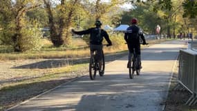 Une course cycliste à Gréoux-les-Bains. 