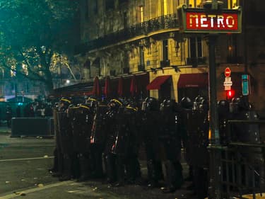 Des policiers lors de la manifestation parisienne