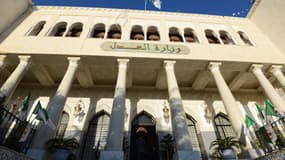 Une vue générale montre le ministère de la Justice dans la capitale algérienne, Alger, le 20 décembre 2015.
