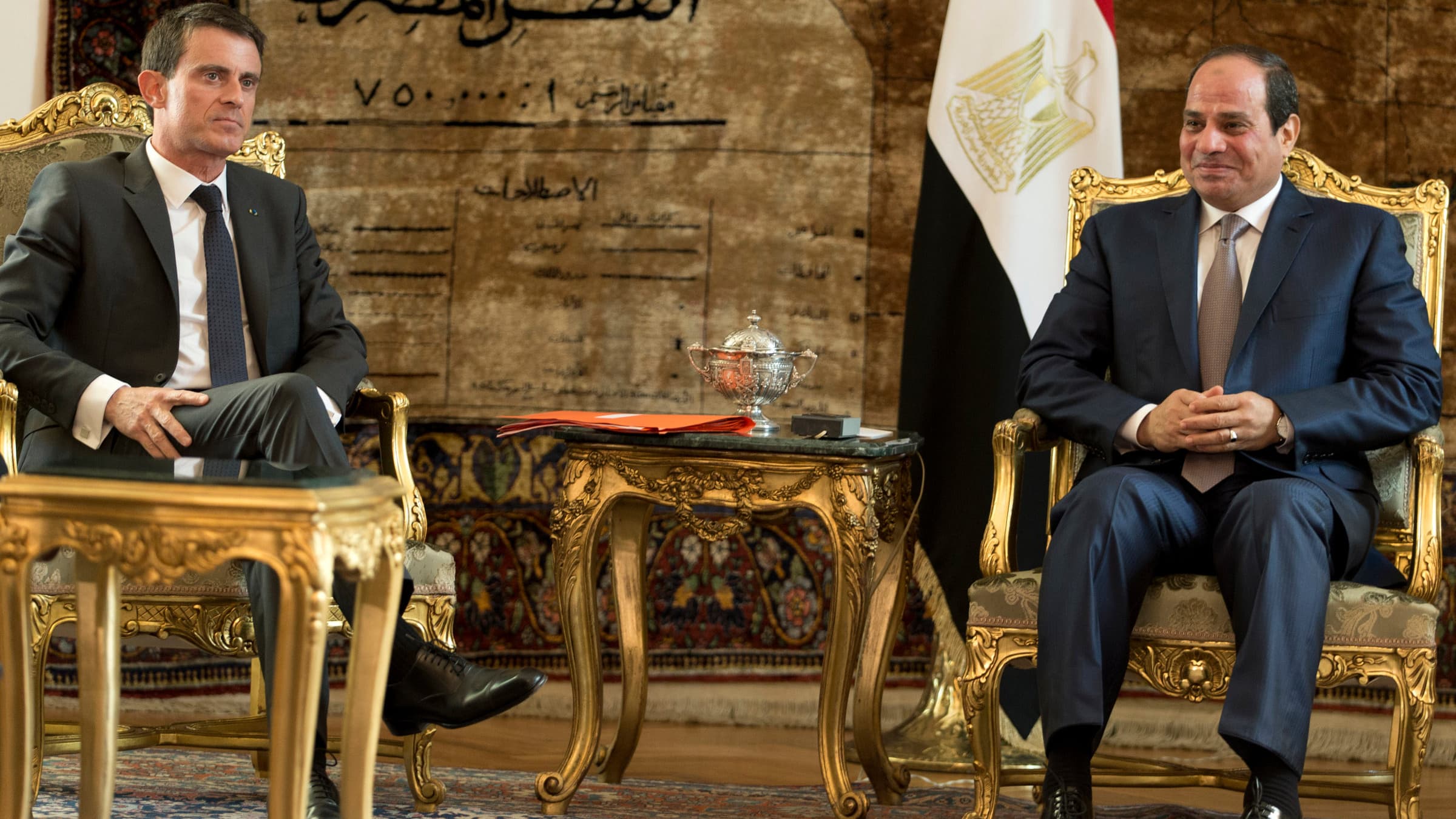 Manuel Valls et Abdel Fattah al-Sissi, le 10 octobre, au Caire. 