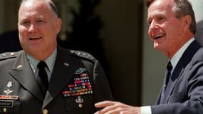 Le général  Norman Schwarzkopf (à gauche) et l'ancien président américain George Bush le 23 avril 1991.