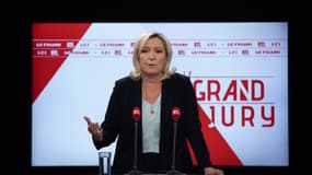 Marine Le Pen demande une enquête parlementaire après les débordements en marge de la finale de la Ligue des Champions samedi 28 mai 2022. 