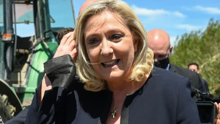 La présidente du Rassemblement national et candidate à l'Elysée Marine Le Pen le 20 mai 2021 à Saint-Gilles