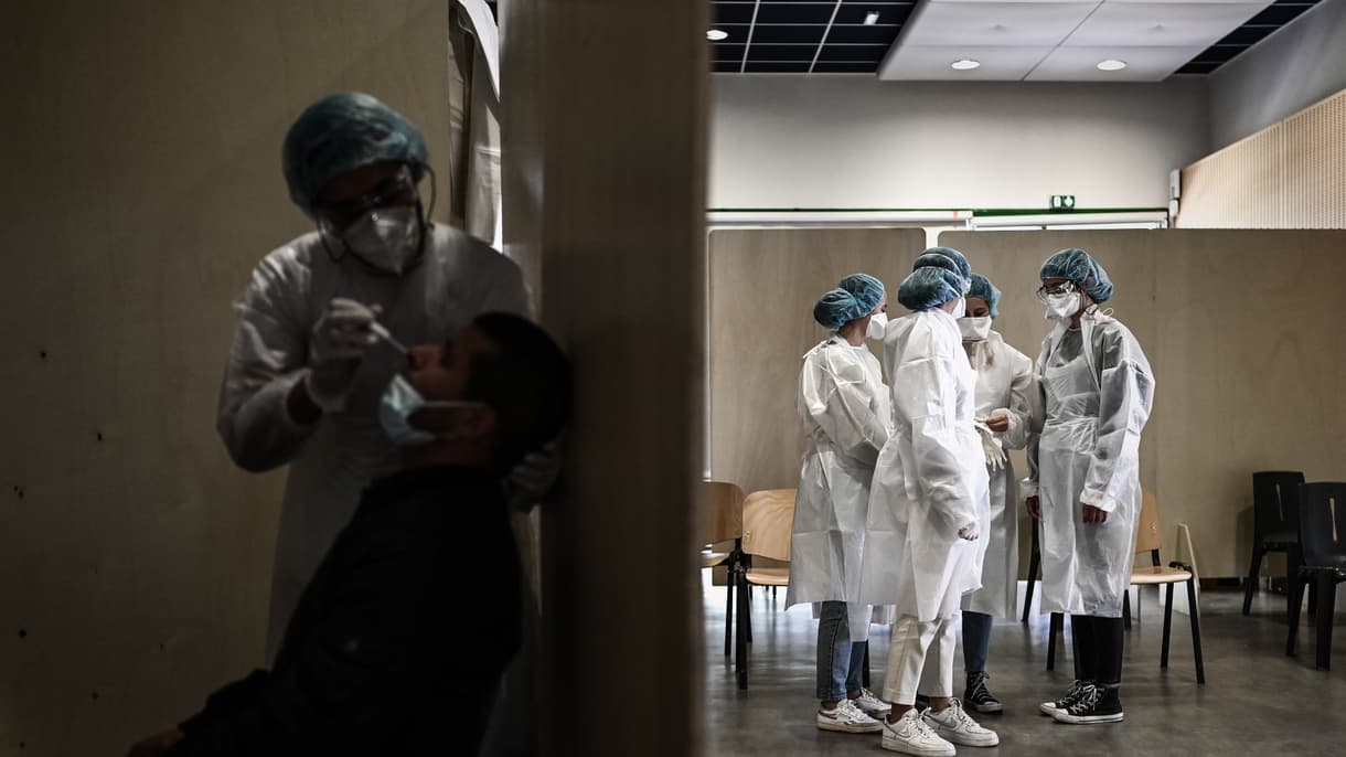 Covid-19: le taux d'incidence repasse au-dessus de 100 en France