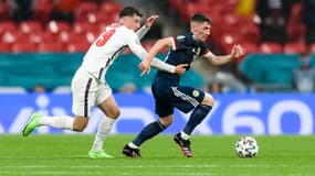 Mason Mount devant Billy Gilmour, à Londres le 18 juin 2021