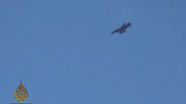 Mardi, la chaîne Al-Jazeera a montré des images d'avions semblant être des chasseurs F-4, similaires à ceux utilisés par l'armée de l'air iranienne, en train de mener des frappes au-dessus de l'Irak.