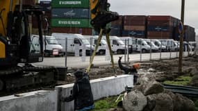 Des camionnettes de prostituées garées près de la "plaine des jeux" du quartier de Gerland, le 12 janvier 2022 à Lyon 