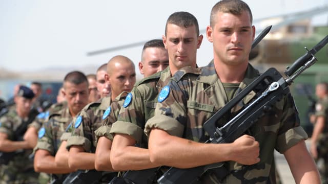 Des miliaires français stationnés sur la base de Madama au Tchad, à proximité de la frontière libyenne.