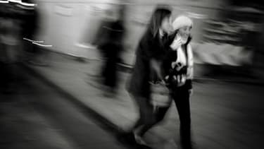 Des femmes marchent dans les rues de Lyon, le 12 mars 2008 (photo d'illustration).