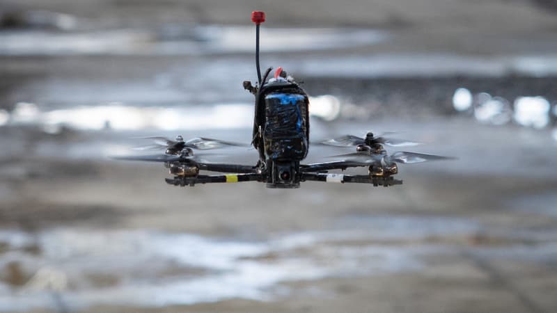L'engin permet de faire des dégâts sans s'exposer au front et est largement utilisé en Ukraine: lors de son offensive au Liban, Israël a eu pour la première fois recours à un drone FPV