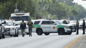 Des agents de l'ATF interviennent après une fusillade meurtrière au lycée de Santa Fe, au Texas, le 18 mai 2018, 