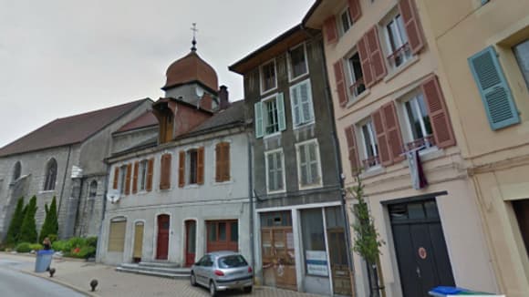 Le prêtre a dû quitter l'église de Moirans-en-Montagne, dans le Jura, où il officiait.