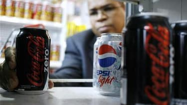 Les députés français ont voté vendredi l'instauration d'une taxe sur les boissons contenant des sucres ajoutés et des édulcorants de synthèse pour apporter à l'Etat 280 millions d'euros de recettes supplémentaires en 2012. /Photo d'archives/REUTERS/Alejan