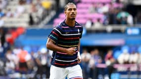 Loïc Badé à l'échauffement avec l'équipe de France aux Jeux olympiques, 9 août 2024