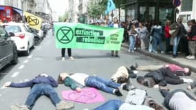 Des militants d'Extinction Rebellion ont été mis en garde à vue pour avoir collé des autocolants dans le métro