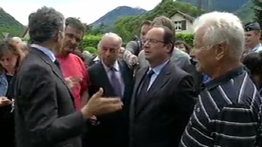 François Hollande a commencé sa visite dans le Sud-Ouest durement touché par les crues à Saint-Béat en Haute-Garonne.