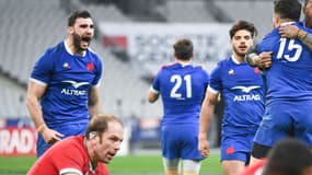 La joie de Charles Ollivon et la détresse d'Alun Wyn Jones après France-Galles