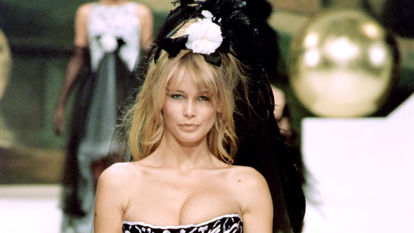 Claudia Schiffer en 1994 pour Chanel 